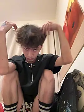 Snapshot of sexyboy-3525 chatting on May 30, 5:47 am sexyboy-3525 online show from May 30, 5:47 am
