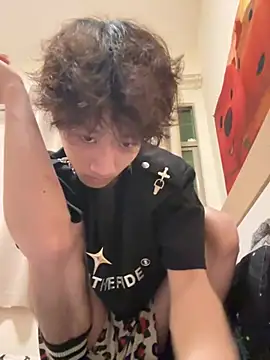 Snapshot of sexyboy-3525 chatting on May 25, 4:17 pm sexyboy-3525 online show from May 25, 4:17 pm