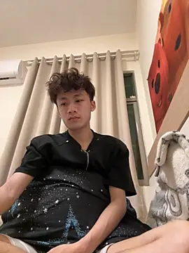 Snapshot of sexyboy-3525 chatting on April 3, 6:47 pm sexyboy-3525 online show from April 3, 6:47 pm