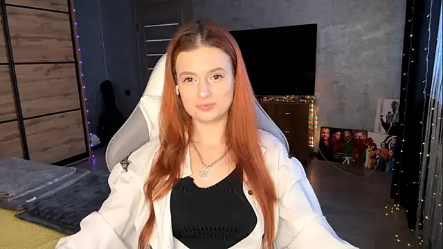 Snapshot of FoxyEmma chatting on April 17, 12:08 pm FoxyEmma online show from April 17, 12:08 pm