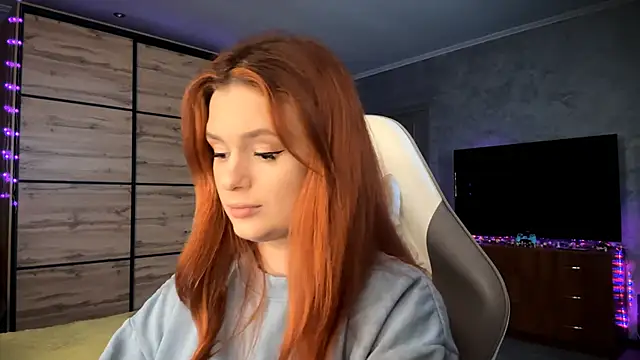 Snapshot of FoxyEmma chatting on April 1, 3:09 pm FoxyEmma online show from April 1, 3:09 pm