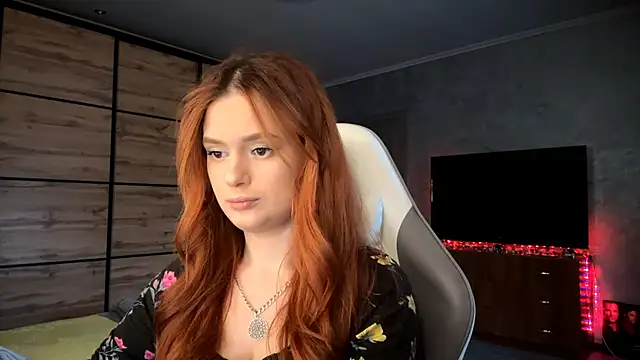 Snapshot of FoxyEmma chatting on April 8, 3:13 pm FoxyEmma online show from April 8, 3:13 pm