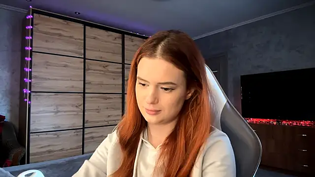 Snapshot of FoxyEmma chatting on April 10, 3:08 pm FoxyEmma online show from April 10, 3:08 pm