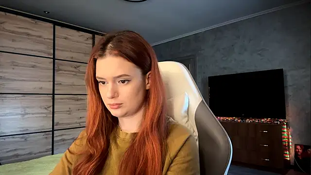 Snapshot of FoxyEmma chatting on April 13, 3:05 pm FoxyEmma online show from April 13, 3:05 pm