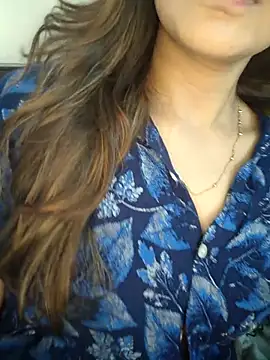 riyaa sexyy online show from July 14, 3:18 pm