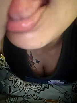 riyaa sexyy online show from July 18, 8:39 pm