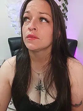 Snapshot of Isa_bluee chatting on June 30, 2:00 am Isa bluee online show from June 30, 2:00 am