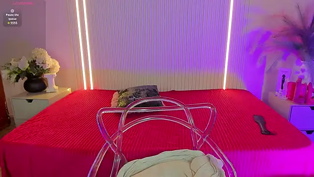 AliceHill8 online show from April 9, 3:51 pm