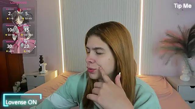 AliceHill8 online show from April 19, 11:44 am