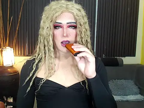 HugexMsLovelyxCock online show from April 22, 10:05 pm