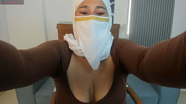 Thalia hala online show from April 18, 5:48 pm