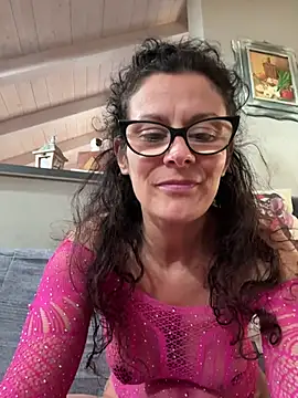 Snapshot of antonella_524 chatting on May 13, 5:20 pm antonella 524 online show from May 13, 5:20 pm