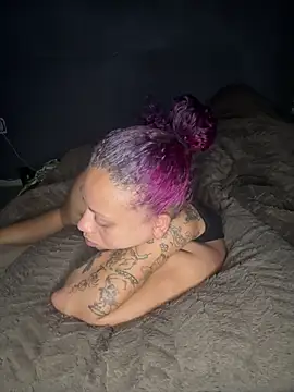 SHY QUINN online show from April 18, 9:11 am