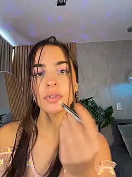 EmmaVonn online show from May 4, 7:39 pm