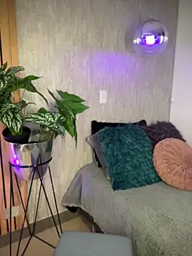 EmmaVonn online show from April 7, 7:37 pm