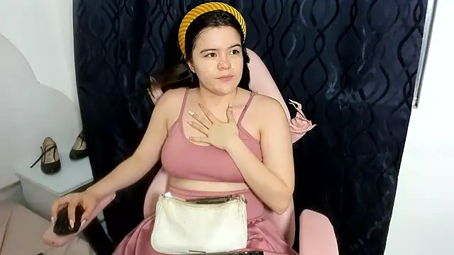 Snapshot of Alexa_Missfortune chatting on July 1, 10:54 pm Alexa Missfortune online show from July 1, 10:54 pm