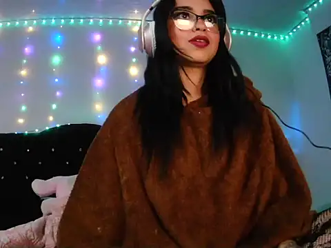 Luna Velvet7 online show from May 18, 1:28 am