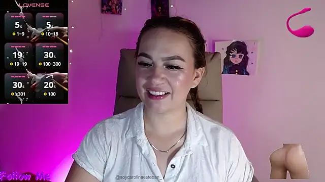 Snapshot of Carolina_2403 chatting on April 23, 10:44 pm Carolina 2403 online show from April 23, 10:44 pm