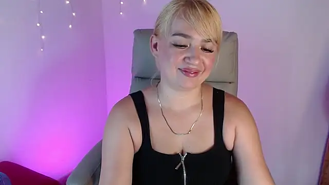 Carolina 2403 online show from May 17, 7:47 pm