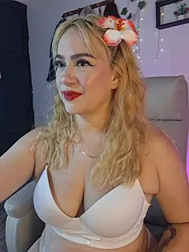Carolina 2403 online show from June 7, 9:31 pm
