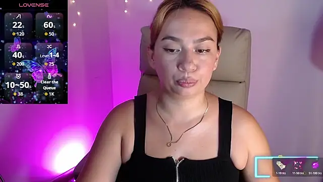 Snapshot of Carolina_2403 chatting on May 3, 8:45 pm Carolina 2403 online show from May 3, 8:45 pm