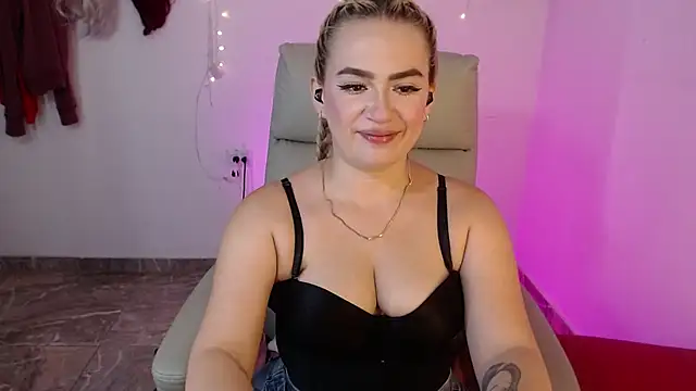 Carolina 2403 online show from June 25, 9:31 pm