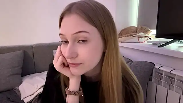 Snapshot of KatrineDrea chatting on April 18, 3:36 pm KatrineDrea online show from April 18, 3:36 pm