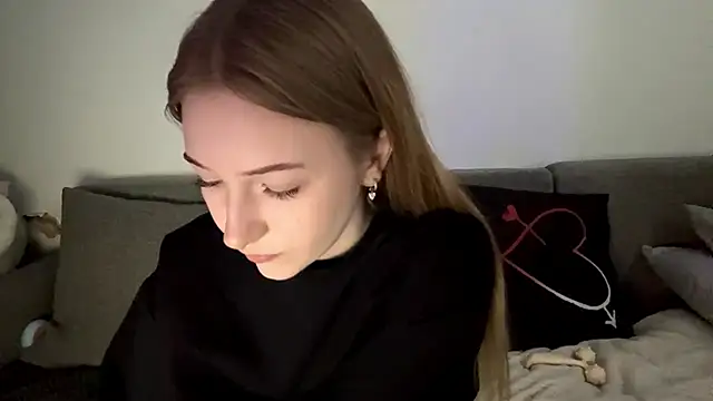 Snapshot of KatrineDrea chatting on April 20, 3:13 pm KatrineDrea online show from April 20, 3:13 pm