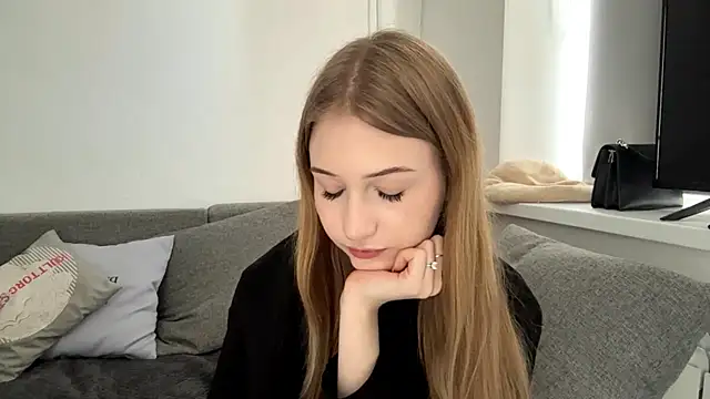 Snapshot of KatrineDrea chatting on April 30, 1:40 pm KatrineDrea online show from April 30, 1:40 pm