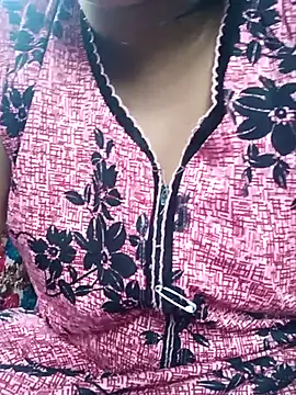 Snapshot of itz-liliroy chatting on April 5, 2:29 am itz-liliroy online show from April 5, 2:29 am