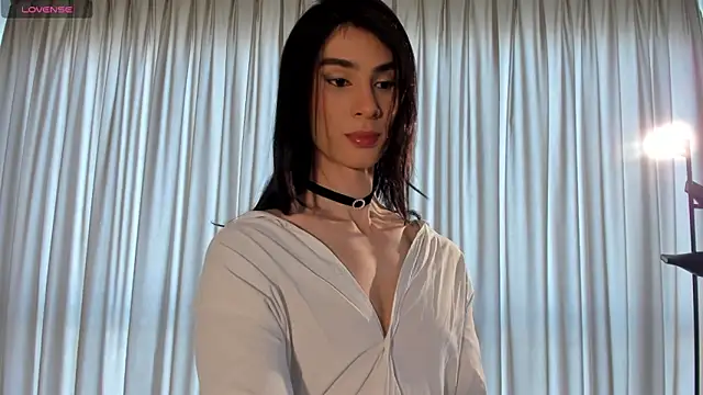 einyel  online show from April 27, 8:40 pm