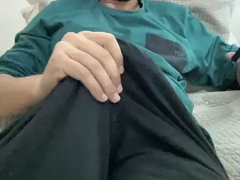 UniversitarioHot online show from May 18, 2:33 am