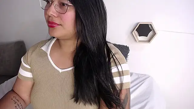 cataleyarosellee online show from April 21, 6:14 pm