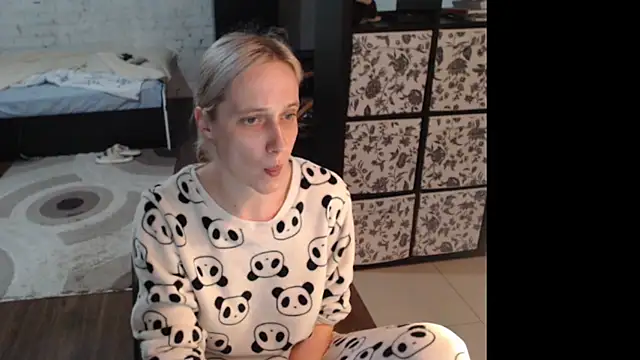 Snapshot of Sweet_hot_shrmp chatting on June 4, 2:55 pm Sweet hot shrmp online show from June 4, 2:55 pm