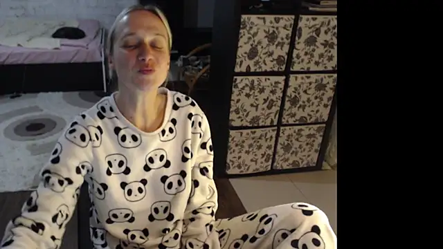 Snapshot of Sweet_hot_shrmp chatting on July 18, 9:45 pm Sweet hot shrmp online show from July 18, 9:45 pm