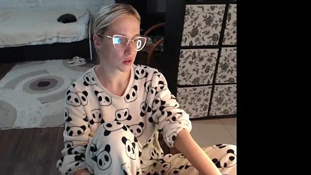 Snapshot of Sweet_hot_shrmp chatting on June 22, 3:25 am Sweet hot shrmp online show from June 22, 3:25 am
