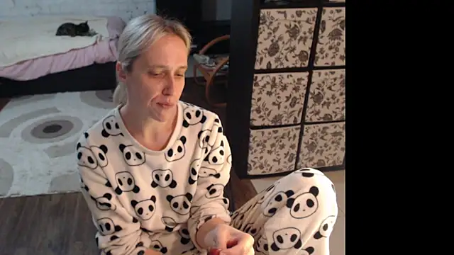 Snapshot of Sweet_hot_shrmp chatting on June 25, 7:52 pm Sweet hot shrmp online show from June 25, 7:52 pm