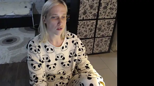 Snapshot of Sweet_hot_shrmp chatting on June 8, 4:07 pm Sweet hot shrmp online show from June 8, 4:07 pm