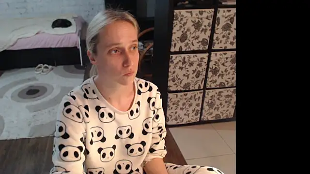 Snapshot of Sweet_hot_shrmp chatting on June 23, 7:56 pm Sweet hot shrmp online show from June 23, 7:56 pm