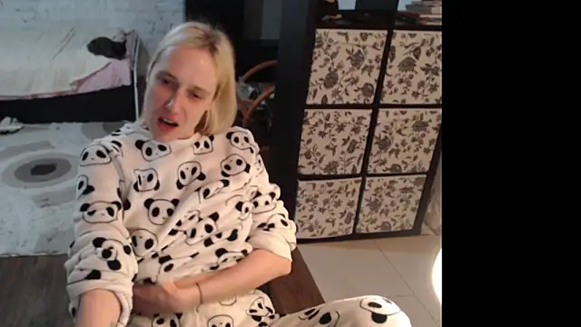 Snapshot of Sweet_hot_shrmp chatting on May 27, 10:17 pm Sweet hot shrmp online show from May 27, 10:17 pm