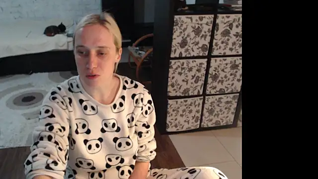 Snapshot of Sweet_hot_shrmp chatting on June 1, 2:01 am Sweet hot shrmp online show from June 1, 2:01 am