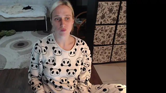 Snapshot of Sweet_hot_shrmp chatting on June 1, 5:34 pm Sweet hot shrmp online show from June 1, 5:34 pm