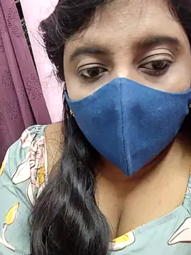 Tami-sonia online show from April 2, 7:20 pm