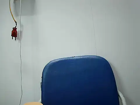 Snapshot of Lyna_2k chatting on April 19, 5:25 pm Lyna 2k online show from April 19, 5:25 pm