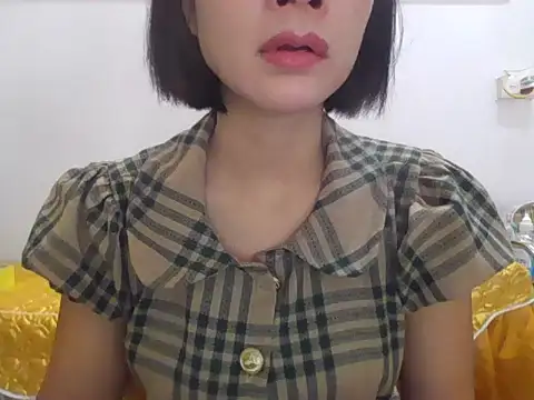 Snapshot of Lyna_2k chatting on April 9, 8:42 am Lyna 2k online show from April 9, 8:42 am