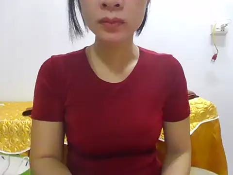 Snapshot of Lyna_2k chatting on April 8, 7:43 am Lyna 2k online show from April 8, 7:43 am
