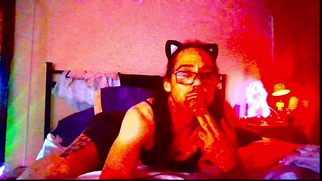 Snapshot of courtney1982 chatting on April 6, 4:30 pm courtney1982 online show from April 6, 4:30 pm
