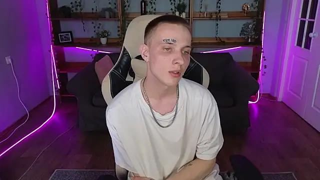 Snapshot of Dreamkai chatting on April 5, 8:43 am Dreamkai online show from April 5, 8:43 am