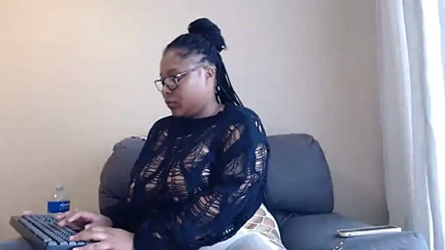 xxZoeyx online show from May 15, 5:05 am