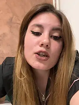 SilkObsession online show from April 5, 9:54 pm